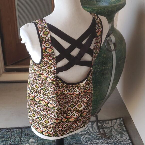 Small tank top with strappy back - Picture 4 of 5